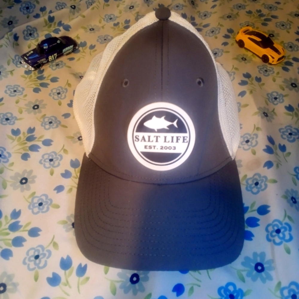 Salt Life UV-Protection Gray and White Cap